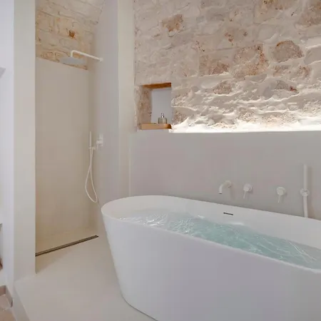 Guesthost - La Dimora Di Aline - Iris & Ambra Конверсано