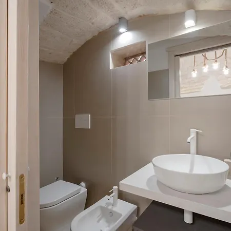 Guesthost - La Dimora Di Aline - Iris & Ambra Конверсано