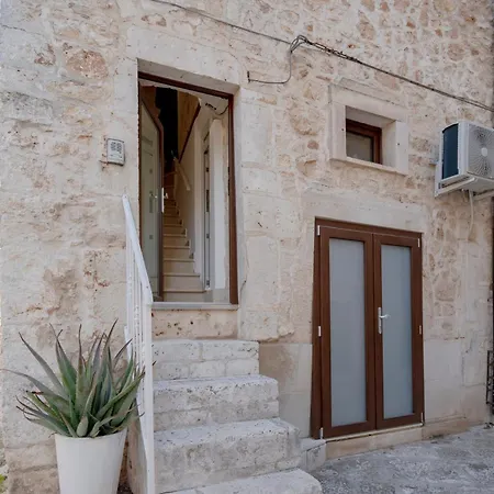 Guesthost - La Dimora Di Aline - Iris & Ambra Конверсано