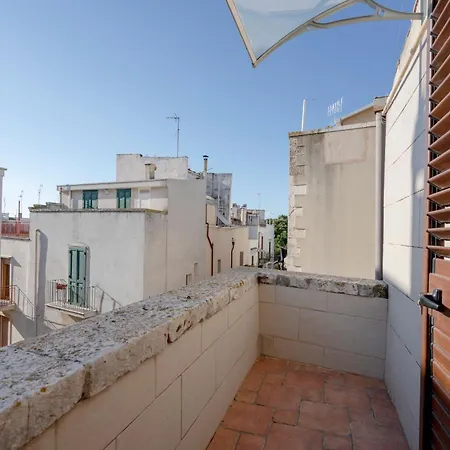 Guesthost - La Dimora Di Aline - Iris & Ambra Апартаменты