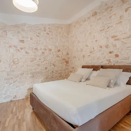 Guesthost - La Dimora Di Aline - Iris & Ambra Конверсано